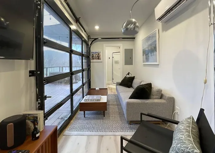 The Hideaway On Tacketts - Shipping Container
