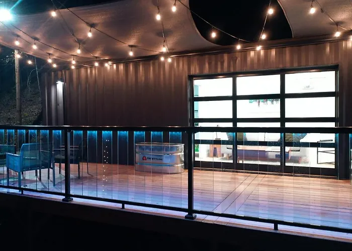 The Hideaway On Tacketts - Shipping Container