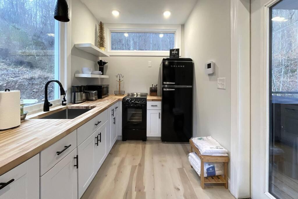 The Hideaway On Tacketts - Shipping Container *