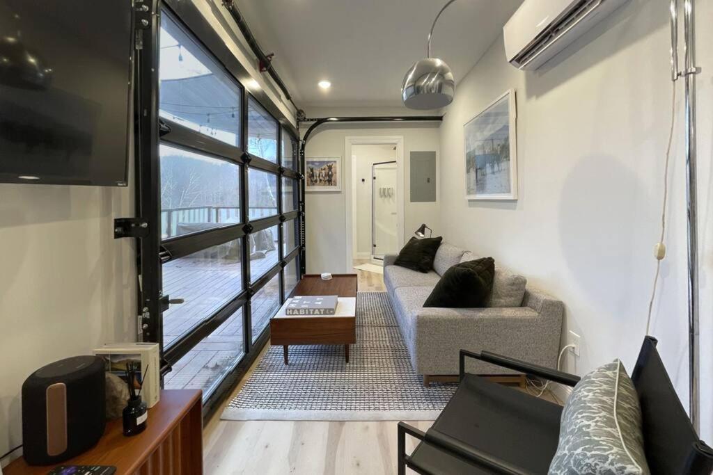 The Hideaway On Tacketts - Shipping Container Hébergement de vacances *